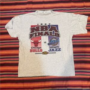 Vtg 1997 Chicago bulls vs Utah Jazz finals shirt